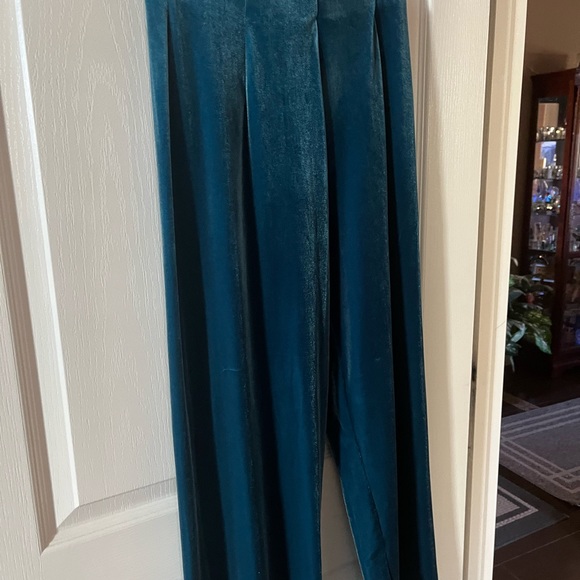 Drapers and Damon’s set of pants and sleeves less top in velour - Picture 6 of 6